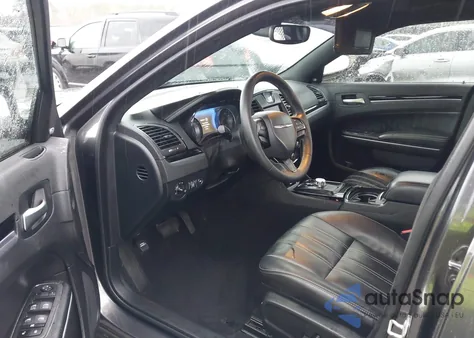 2023 Chrysler 300 300S z USA, uszkodzony, nr VIN 2C3CCABG6PH620396